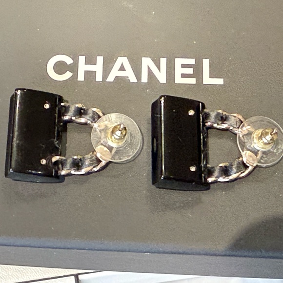 Chanel Earrings from Cruise Collection 2023 - Picture 9 of 11